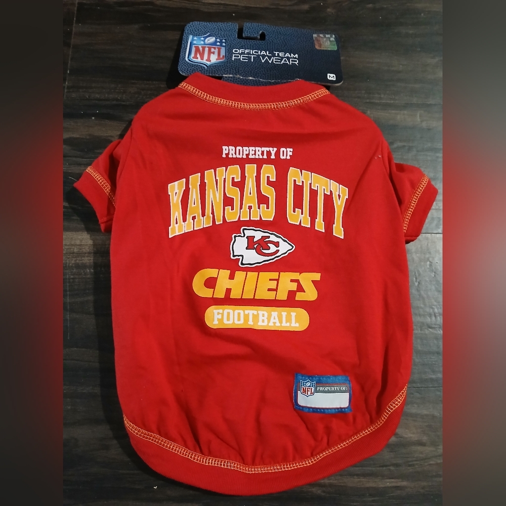 NFL OFFICIAL TEAM PET WEAR - KANSAS CITY CHIEFS FOOTBALL, SIZE MEDIUM